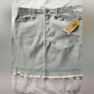 Copper Key Ladies BlueJean Skirt. Size Small  Button/Zip Closure. (NWT)